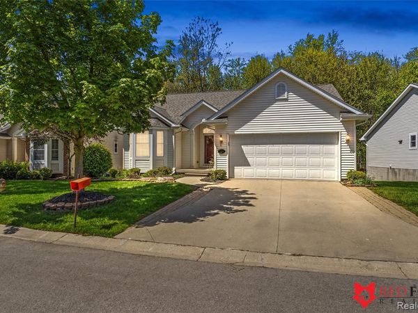 1199 Creek View Court , Burton, MI 48509
