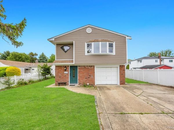 405 Massapequa Avenue, Massapequa, NY 11758
