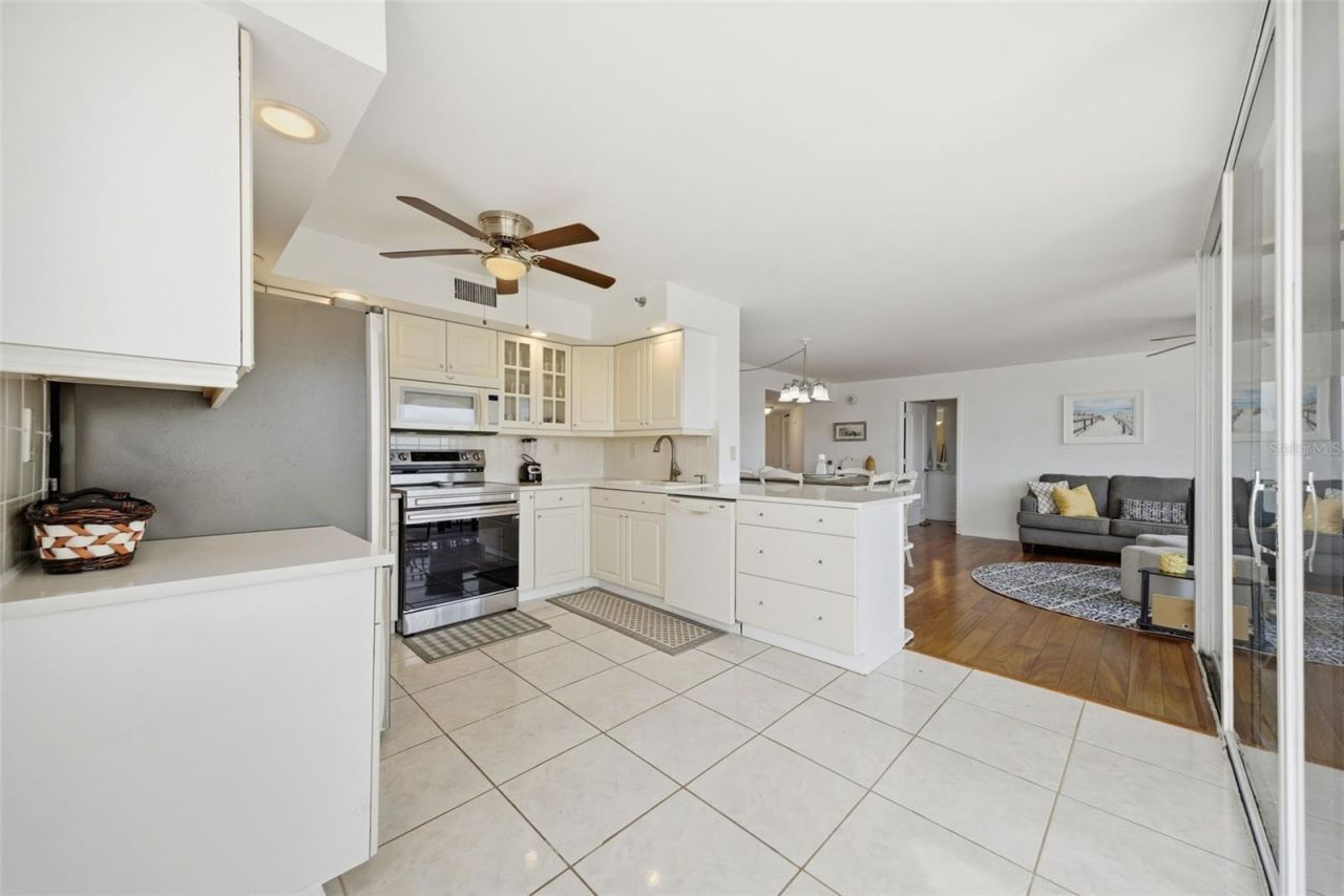6322 Palma Del Mar Boulevard S, Unit 606, Saint Petersburg, FL 33715 Photo