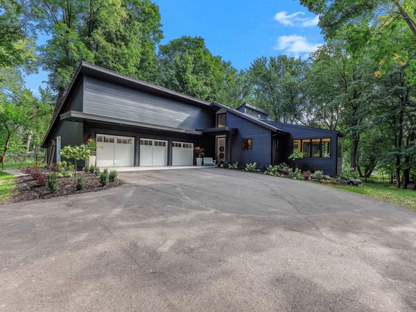 3 Crescent St , Wayzata, MN 55391
