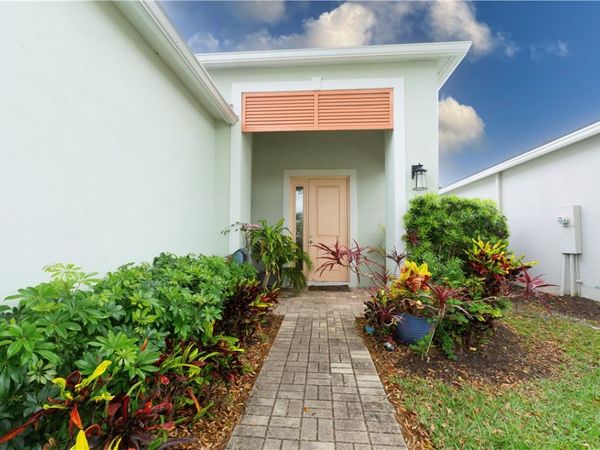 2172 Falls Manor, Vero Beach, FL 32967