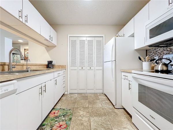 46 Plantation Drive, Unit 203, Vero Beach, FL 32966