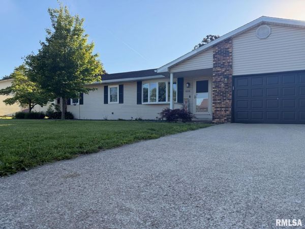 1219 6TH Street, Pawnee, IL 62558