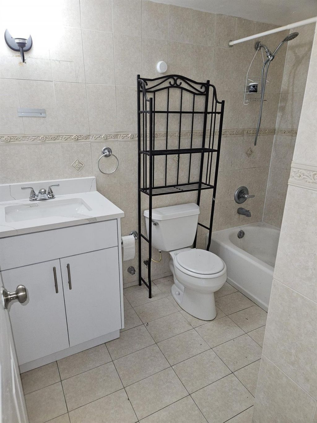 5665 W 20th Avenue, Unit 413, Hialeah, FL 33012 Photo