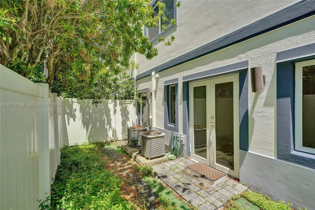820 NE 7th St, Unit G, Fort Lauderdale, FL 33304 Photo