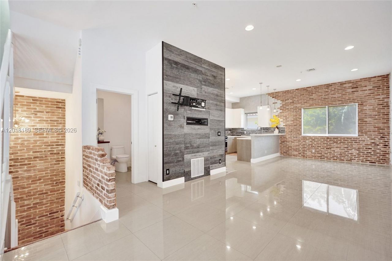 820 NE 7th St, Unit G, Fort Lauderdale, FL 33304 Photo