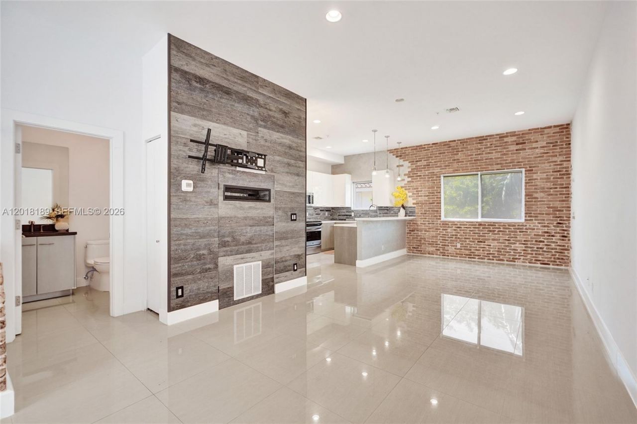 820 NE 7th St, Unit G, Fort Lauderdale, FL 33304 Photo
