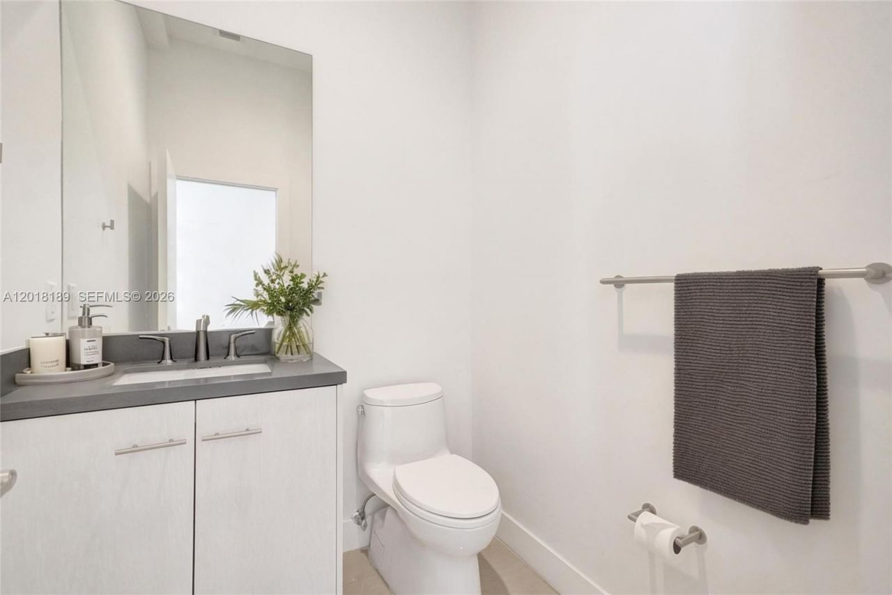 820 NE 7th St, Unit G, Fort Lauderdale, FL 33304 Photo