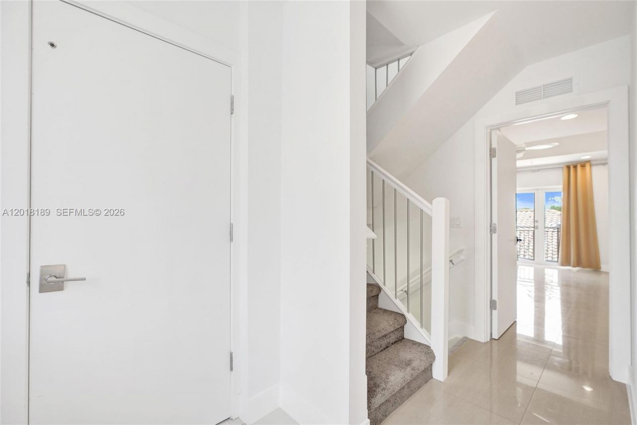 820 NE 7th St, Unit G, Fort Lauderdale, FL 33304 Photo
