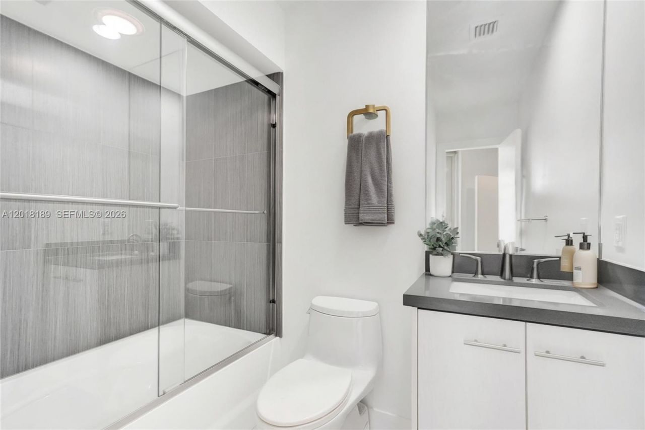 820 NE 7th St, Unit G, Fort Lauderdale, FL 33304 Photo