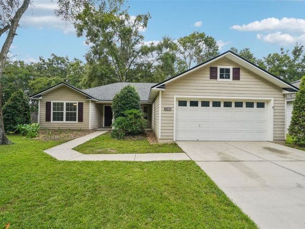 12104 NW 162ND DRIVE , ALACHUA, FL 32615
