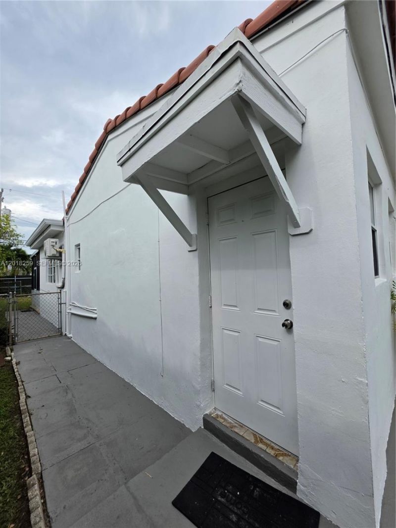 4601 SW 5th St , Miami, FL 33134 Photo