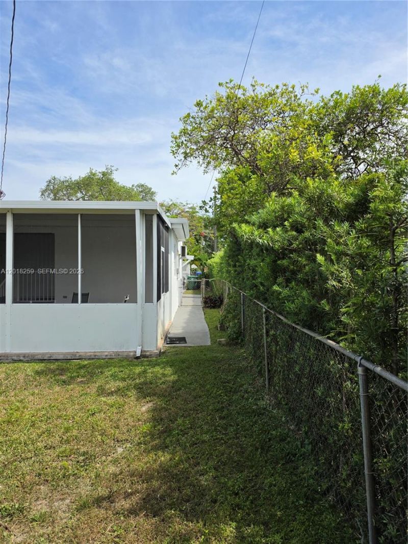 4601 SW 5th St , Miami, FL 33134 Photo