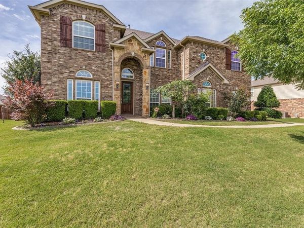 1635 Desert Hills Drive , Fort Worth, TX 76052