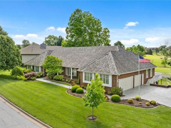 18 W Champions Boulevard, Rogers, AR 72758