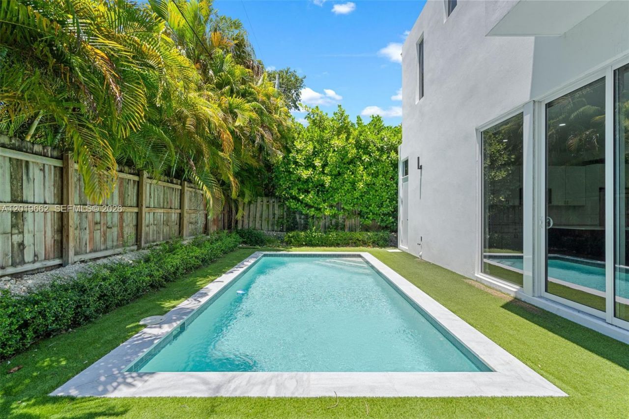 1816 SW 23rd St, Miami, FL 33145 Photo