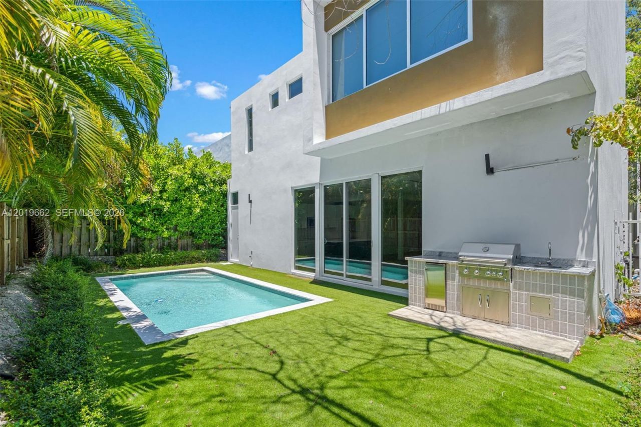 1816 SW 23rd St, Miami, FL 33145 Photo