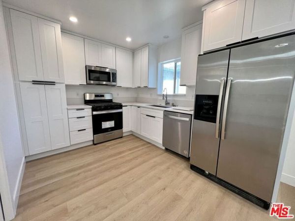 8217 Barnsley Avenue, Los Angeles, CA 90045