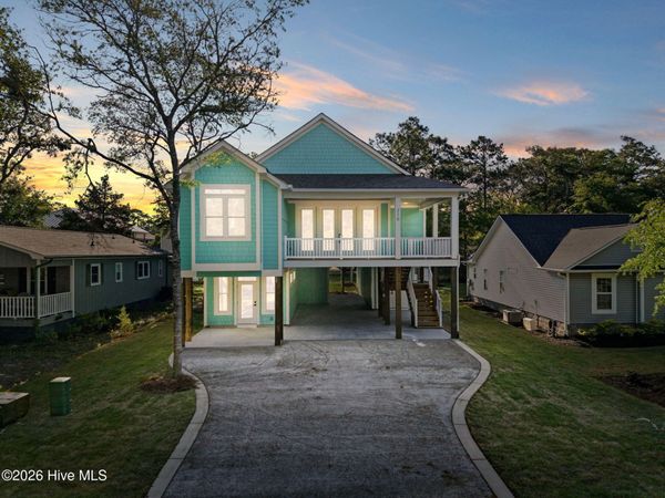 324 NE 52nd Street, Oak Island, NC 28465