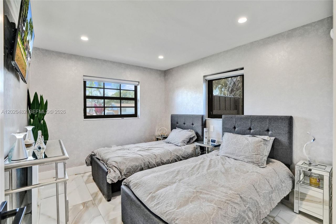 6761 Allen St , Hollywood, FL 33024 Photo