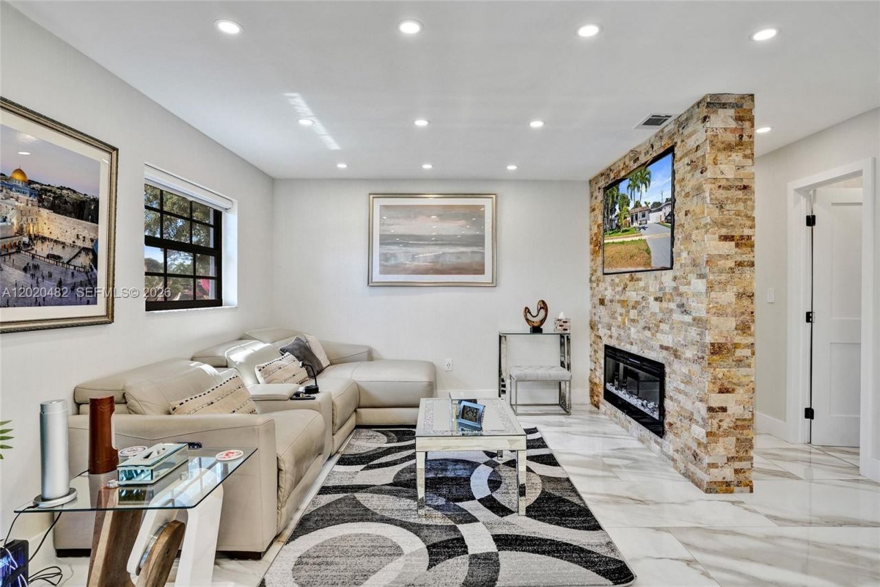 6761 Allen St , Hollywood, FL 33024 Photo