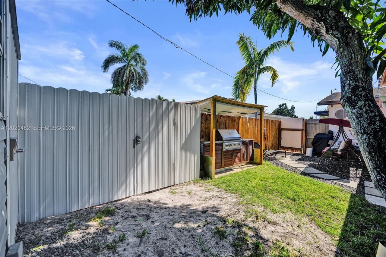 6761 Allen St , Hollywood, FL 33024 Photo
