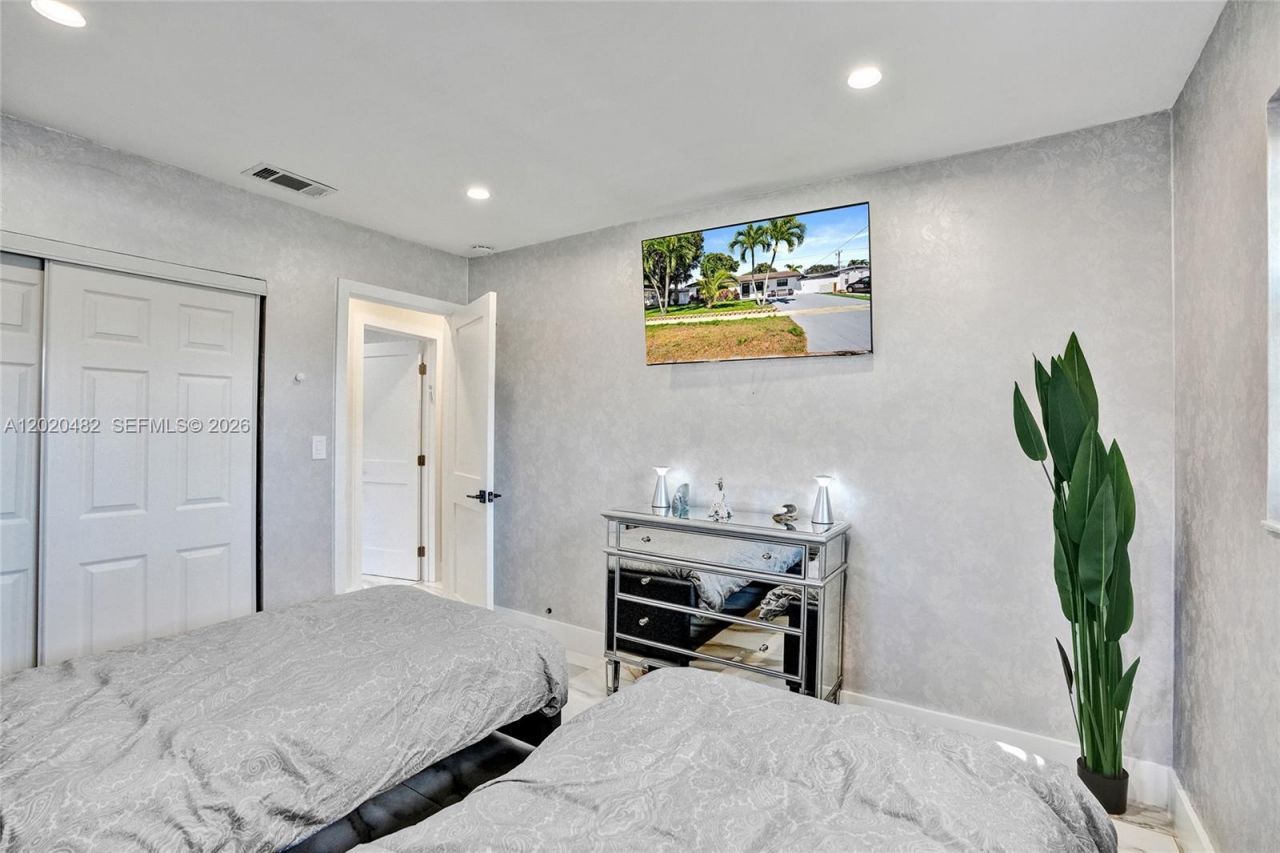 6761 Allen St , Hollywood, FL 33024 Photo