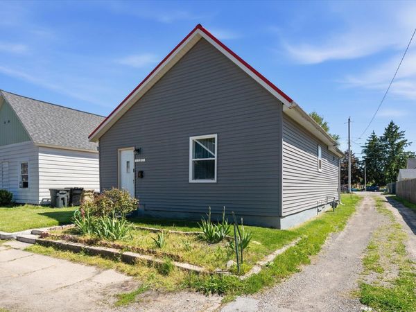 1320 Poland Street, South Bend, IN 46619