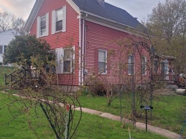 41 Linwood St, Haverhill, MA 01830