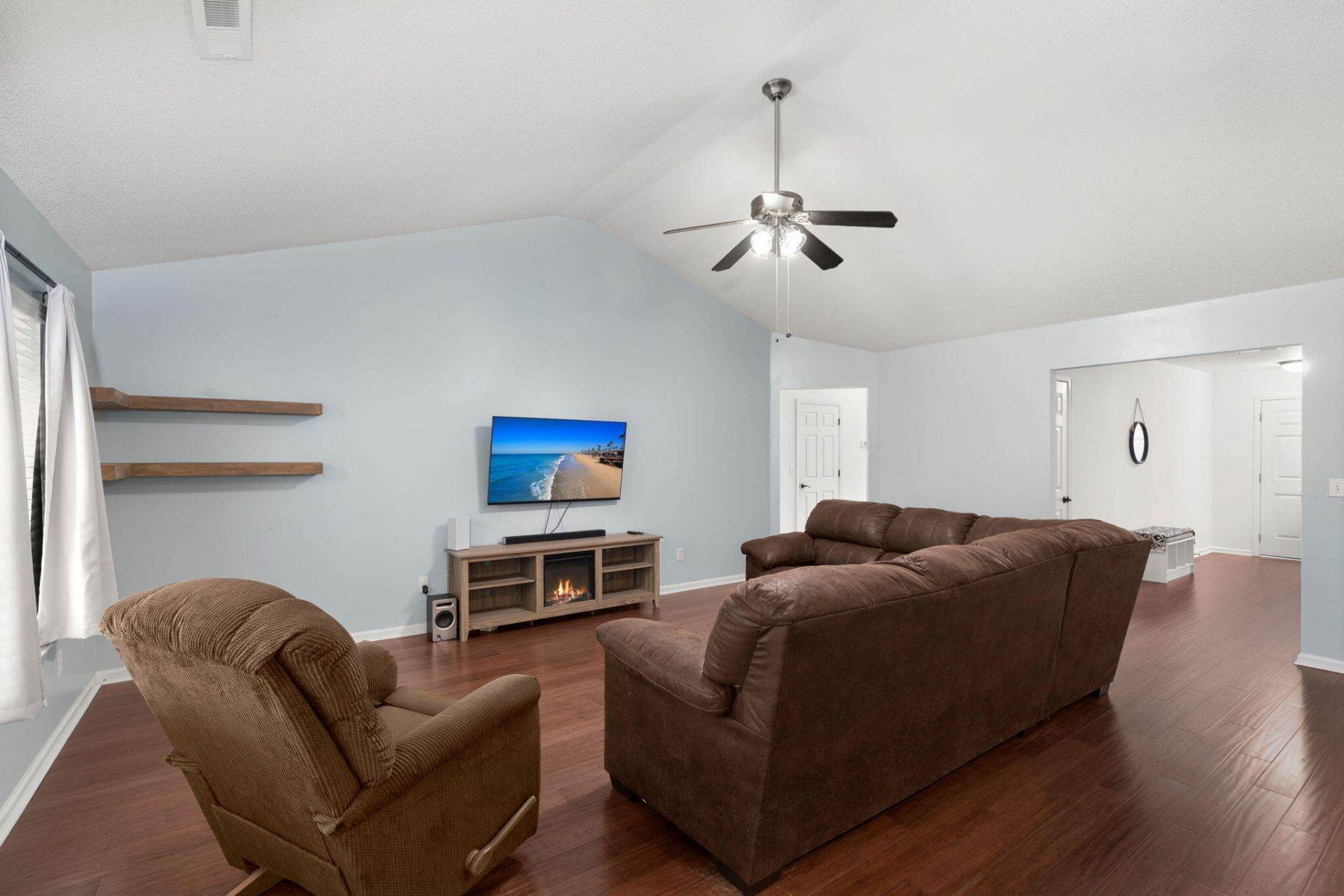 5114 Thornton Drive Photo 7