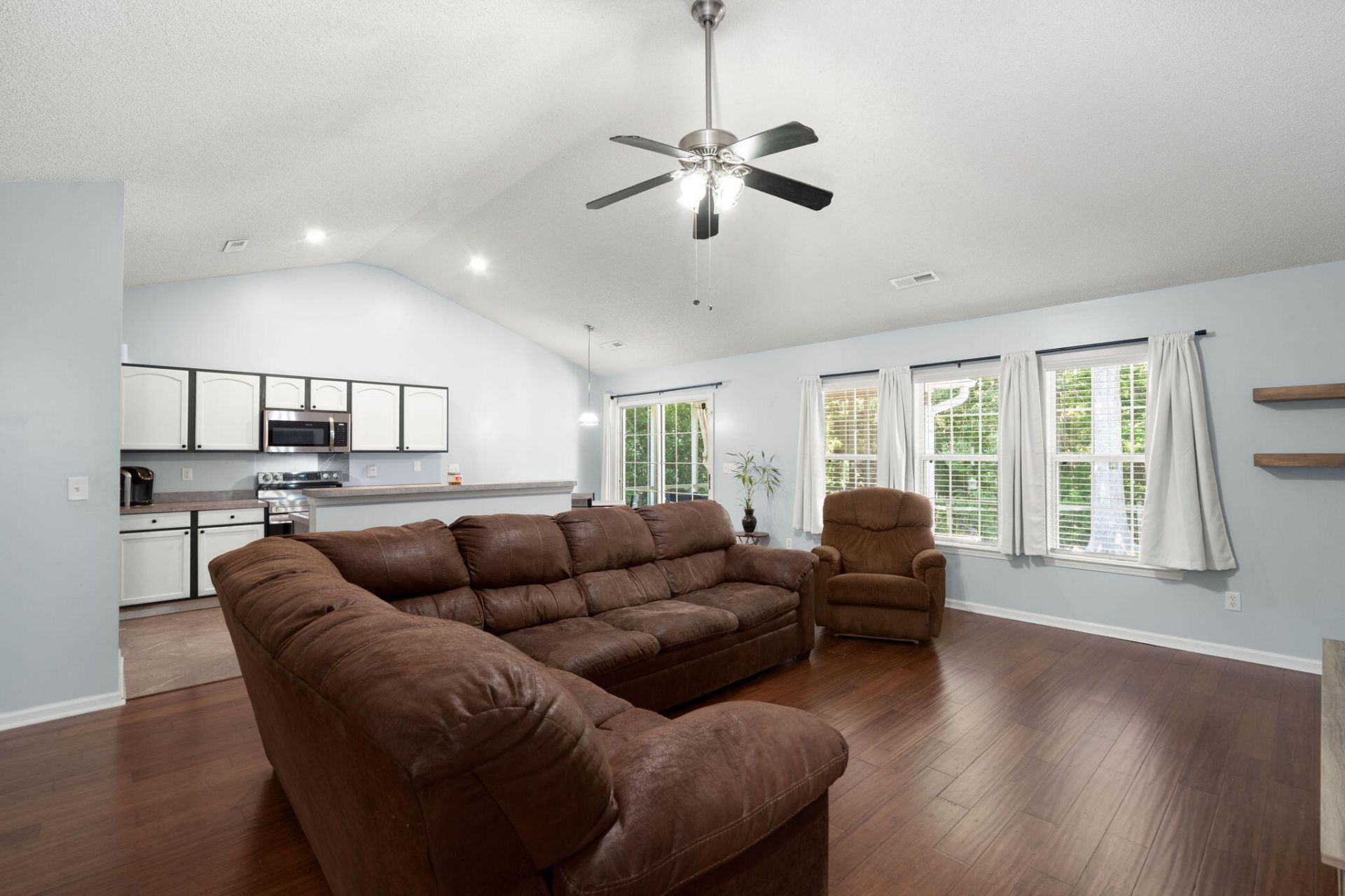 5114 Thornton Drive Photo 9
