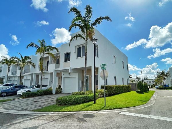 7243 NW 103rd Path , Doral, FL 33178