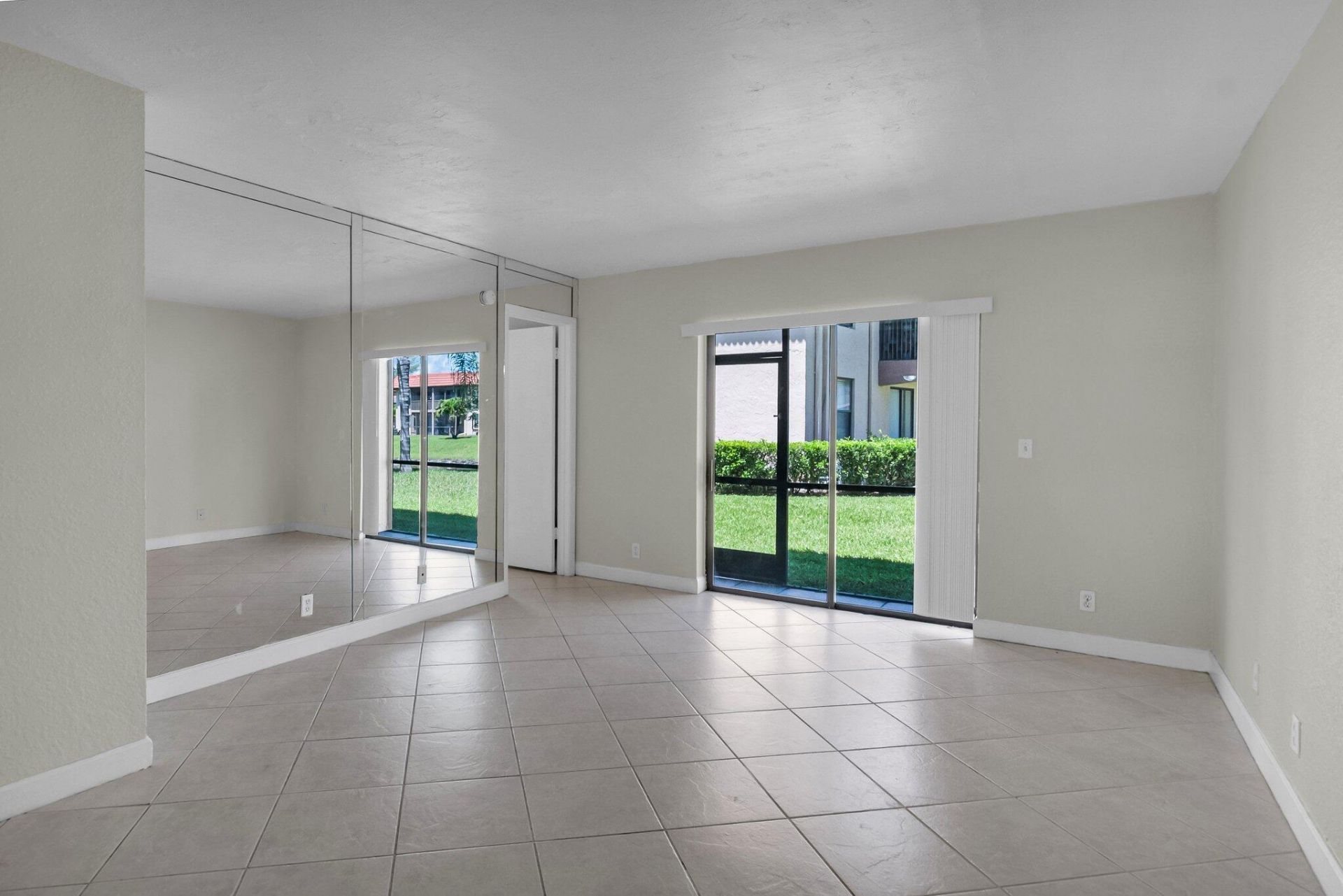 21911 Lake Forest Circle, Unit 103, Boca Raton, FL 33433 Photo
