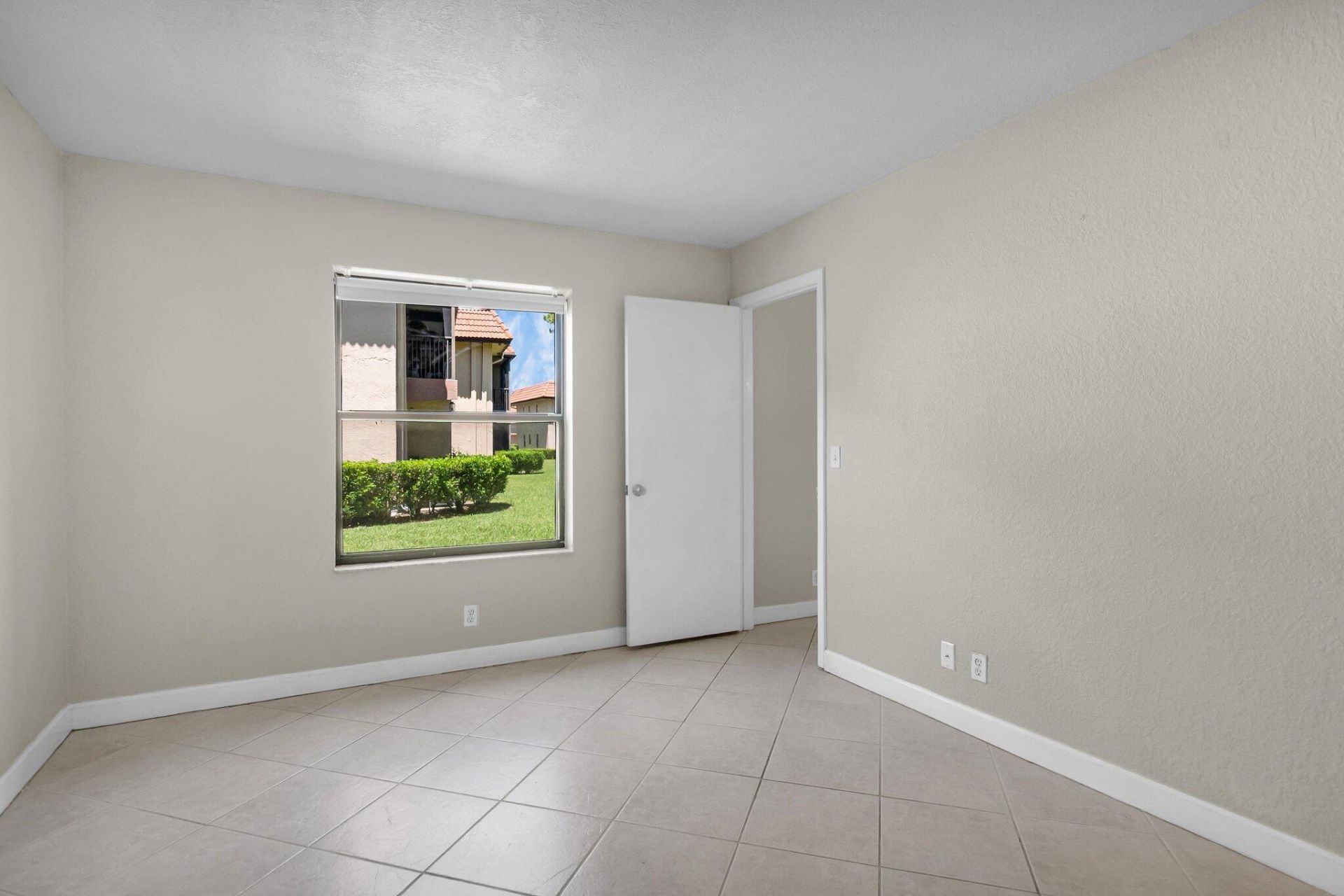21911 Lake Forest Circle, Unit 103, Boca Raton, FL 33433 Photo