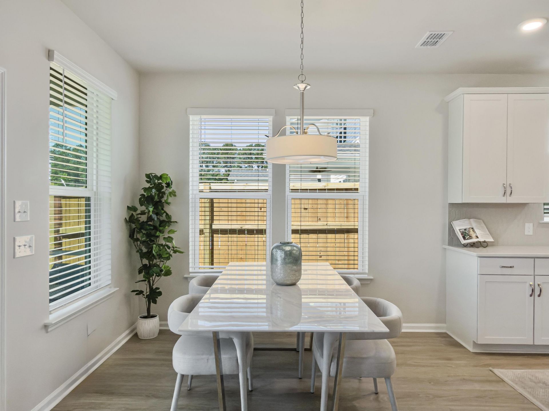 468 White Magnolia Street Photo 36