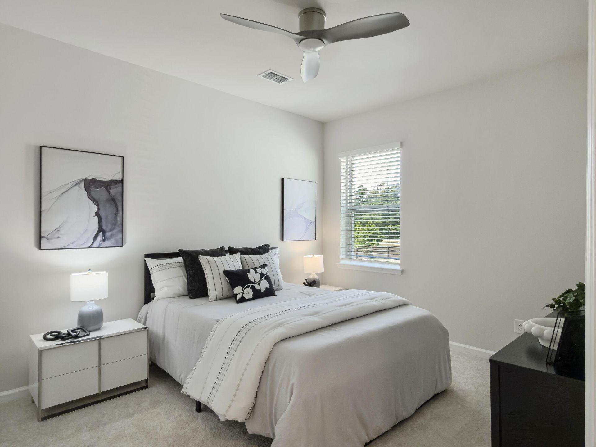 468 White Magnolia Street Photo 54