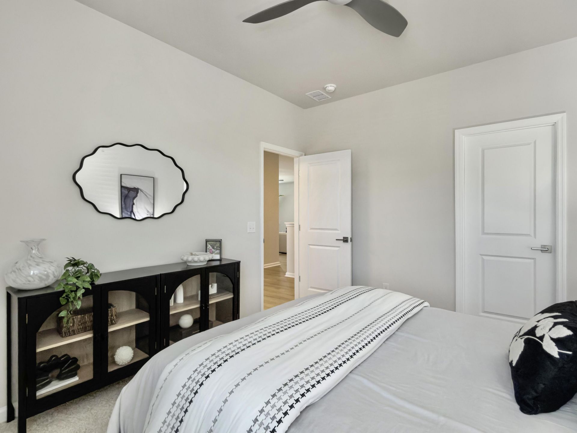468 White Magnolia Street Photo 55
