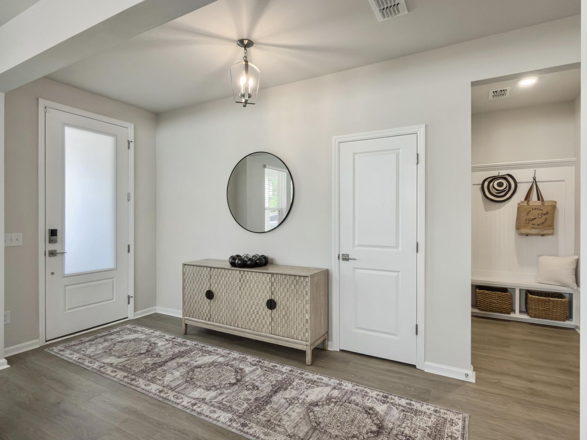 468 White Magnolia Street Photo 6