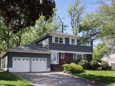 21 SAINT GERMAIN DR., Clark, NJ 07066