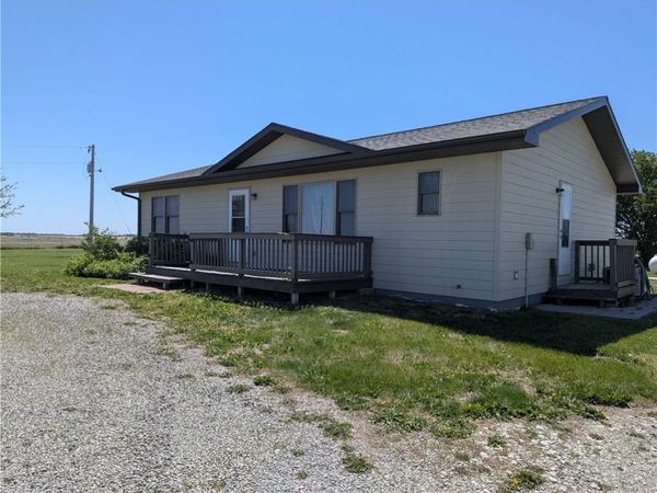 1463 Us-73 Highway, Hiawatha, KS 66434
