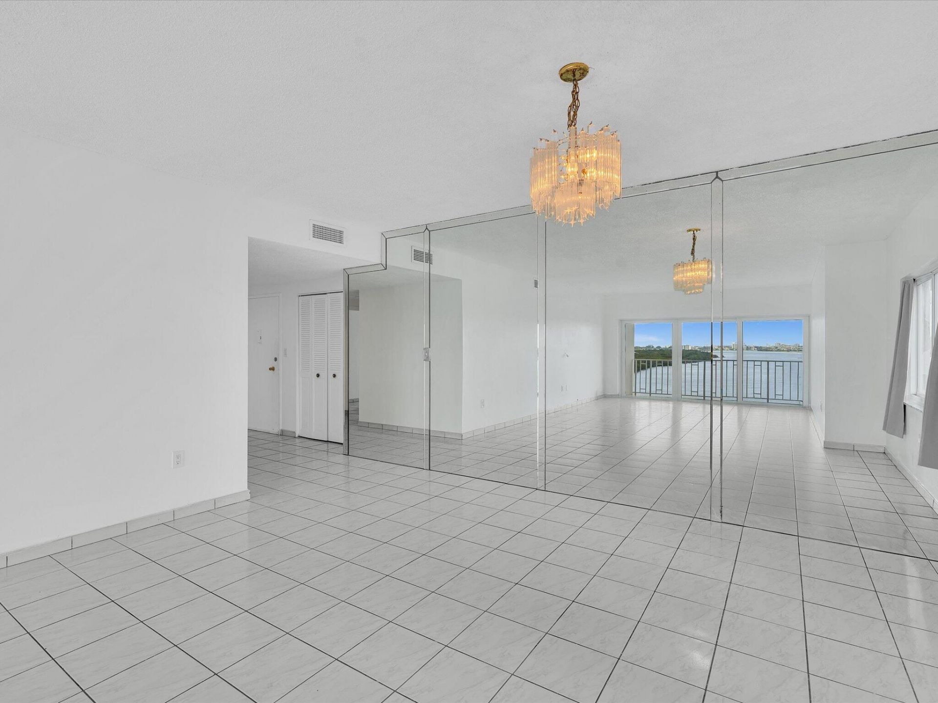 500 Bayview Drive, Unit 632, Sunny Isles Beach, FL 33160 Photo