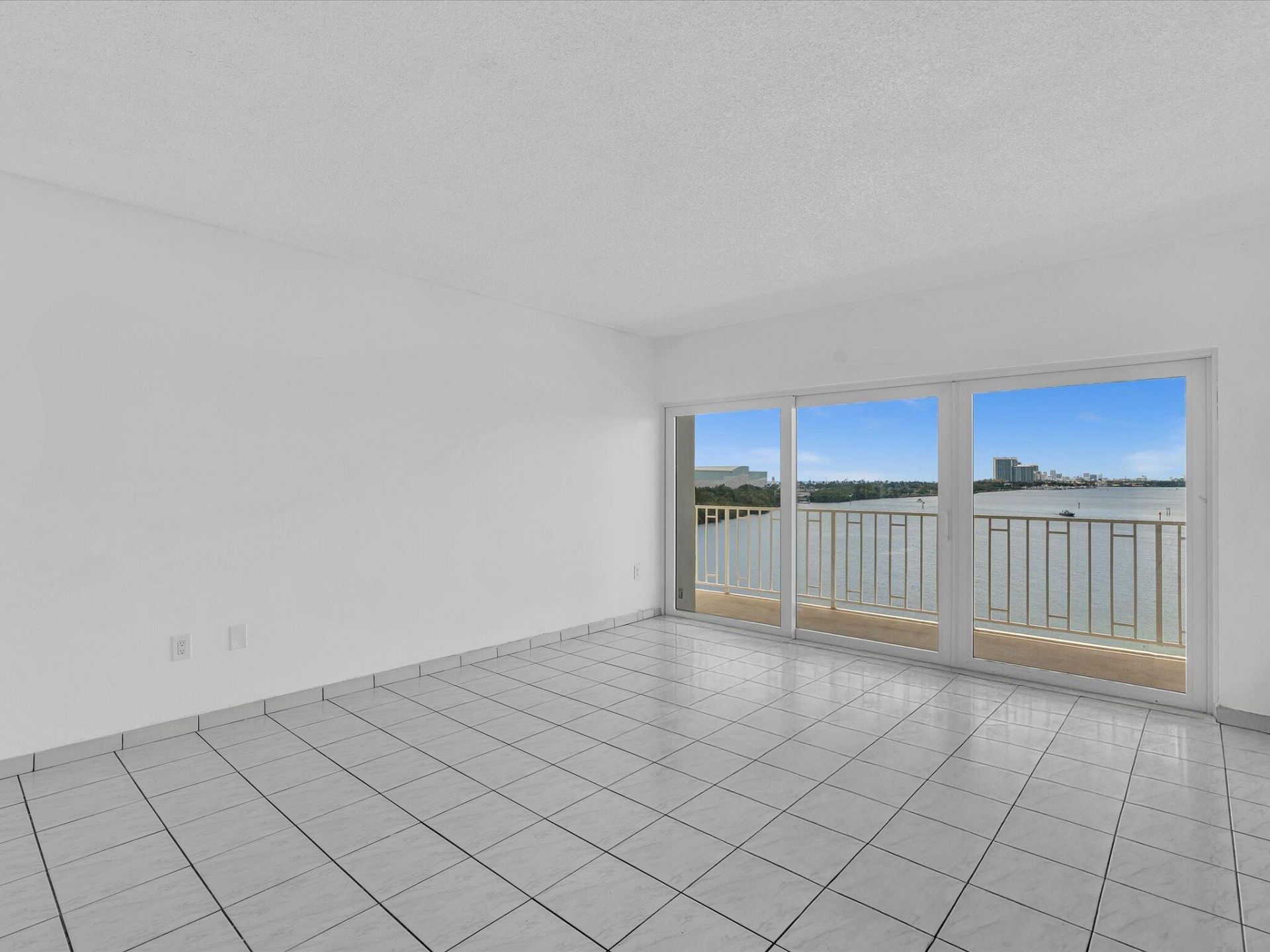 500 Bayview Drive, Unit 632, Sunny Isles Beach, FL 33160 Photo