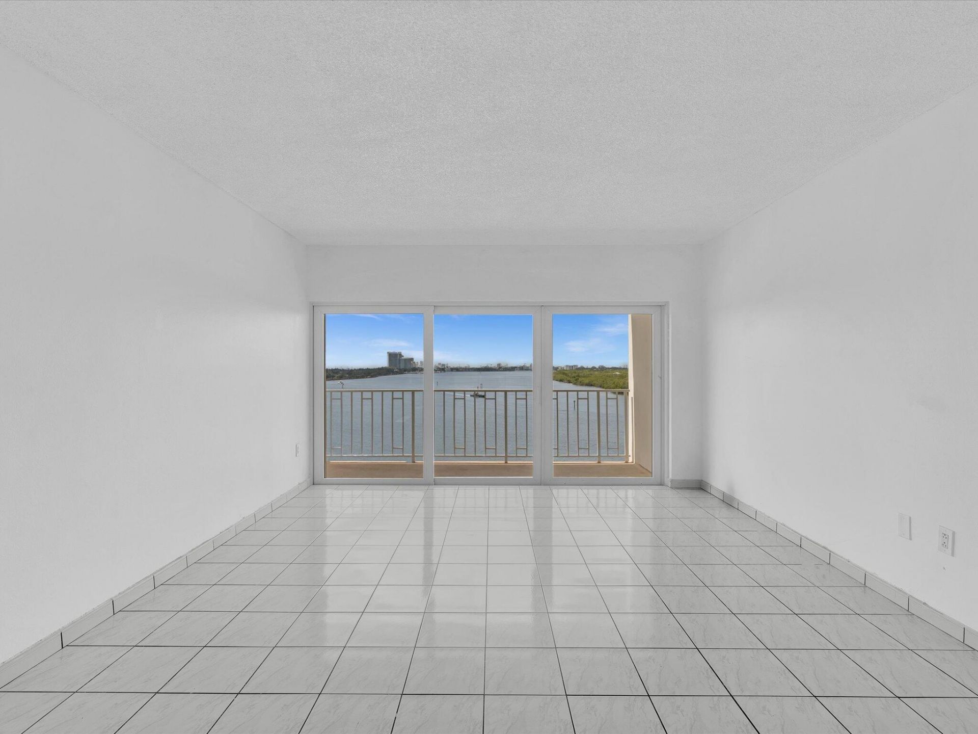 500 Bayview Drive, Unit 632, Sunny Isles Beach, FL 33160 Photo
