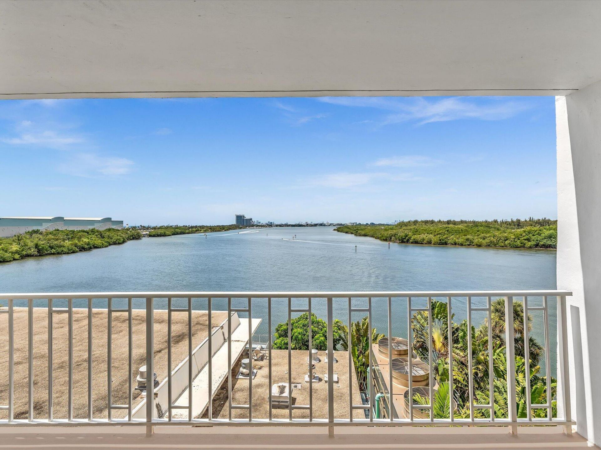 500 Bayview Drive, Unit 632, Sunny Isles Beach, FL 33160 Photo