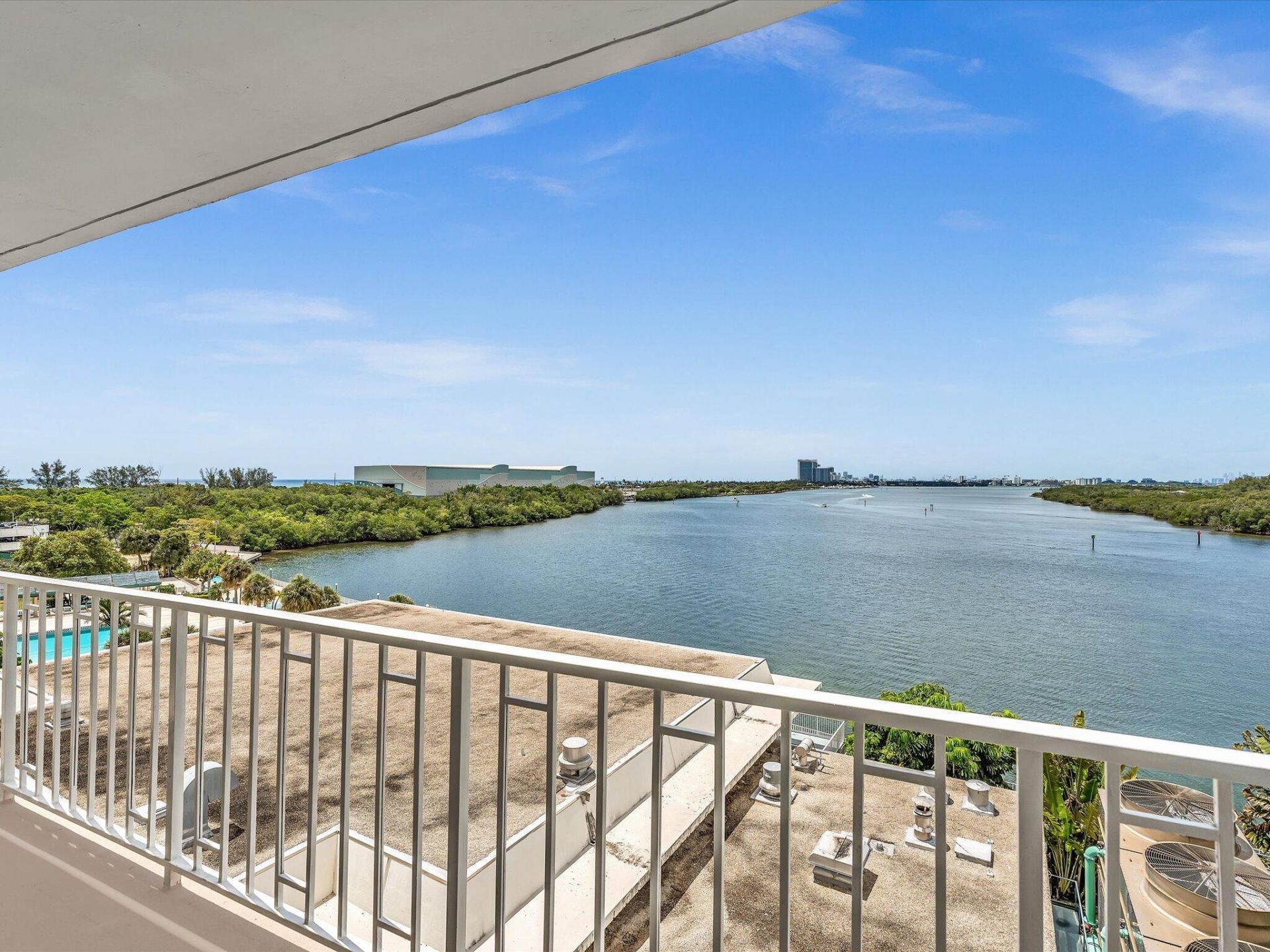 500 Bayview Drive, Unit 632, Sunny Isles Beach, FL 33160 Photo