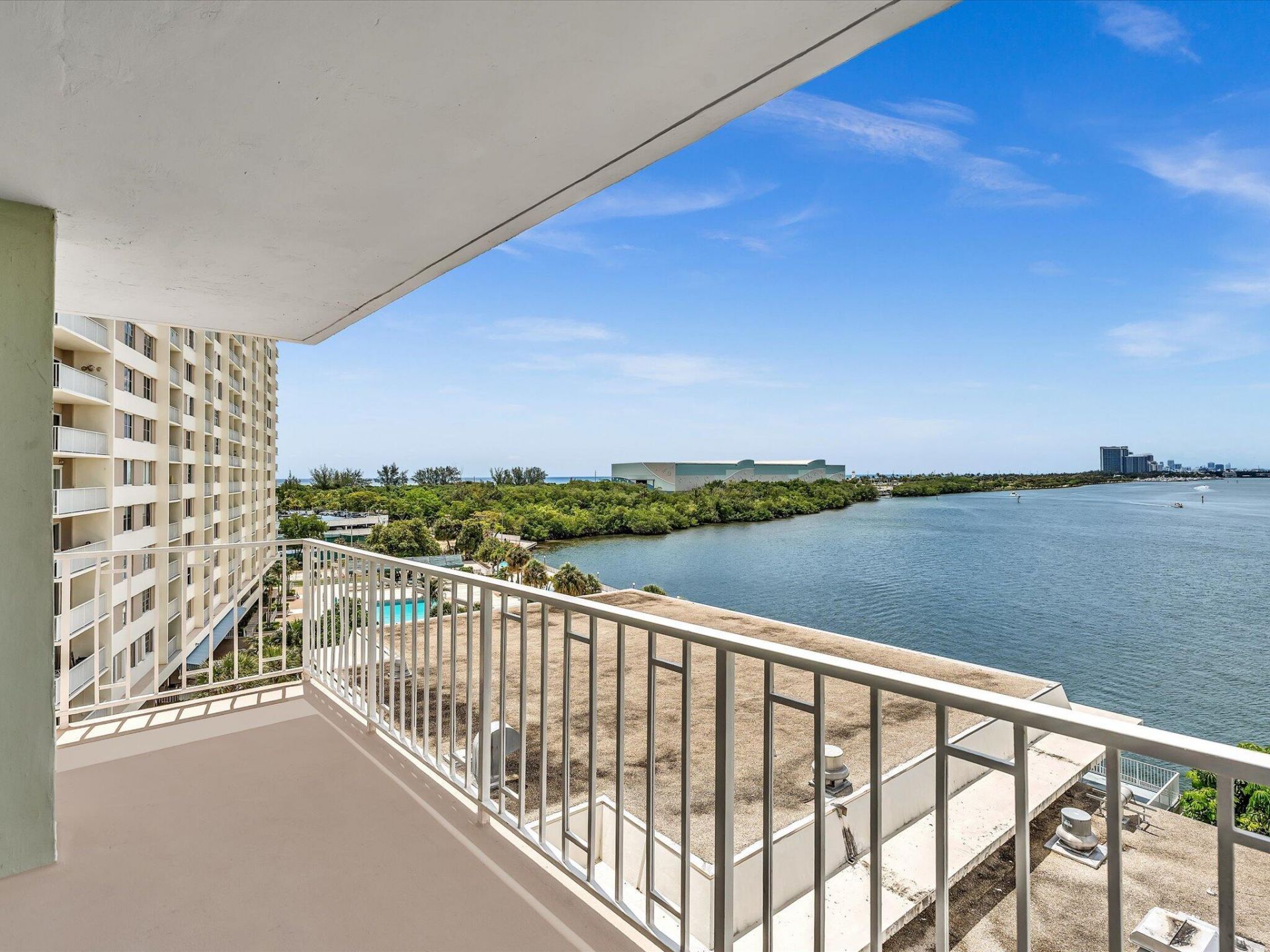 500 Bayview Drive, Unit 632, Sunny Isles Beach, FL 33160 Photo