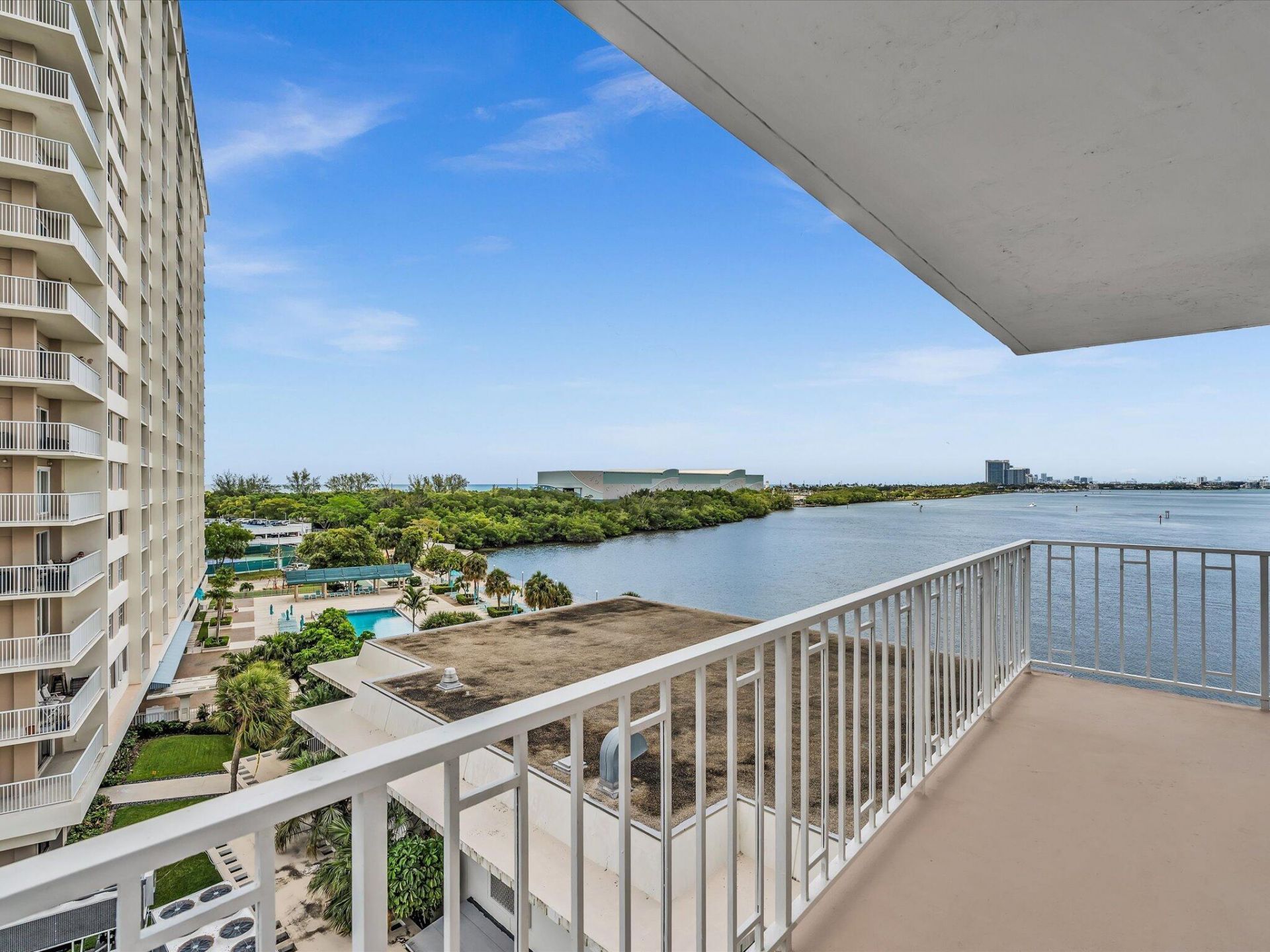500 Bayview Drive, Unit 632, Sunny Isles Beach, FL 33160 Photo