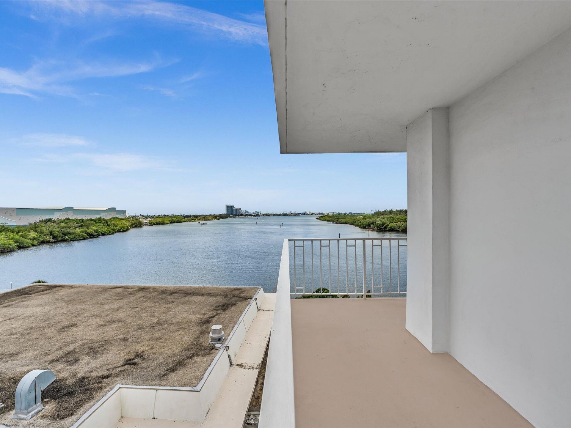 500 Bayview Drive, Unit 632, Sunny Isles Beach, FL 33160 Photo