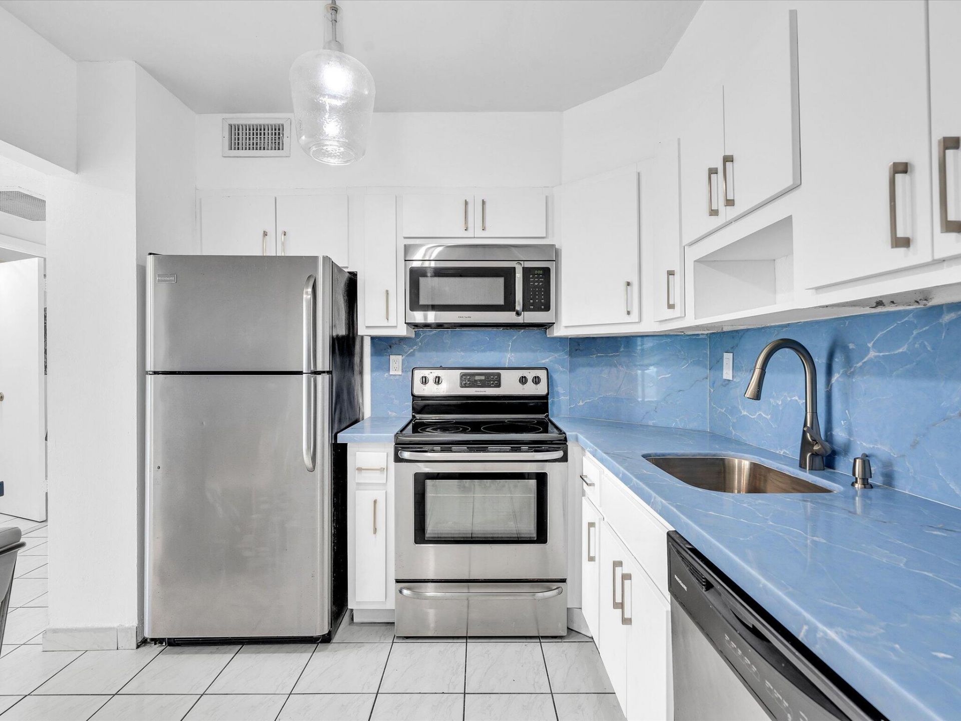 500 Bayview Drive, Unit 632, Sunny Isles Beach, FL 33160 Photo