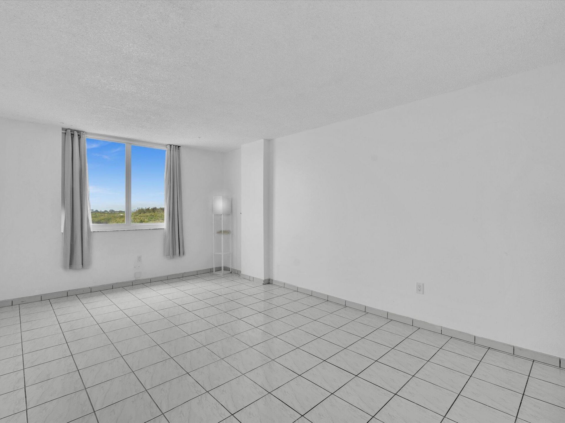 500 Bayview Drive, Unit 632, Sunny Isles Beach, FL 33160 Photo